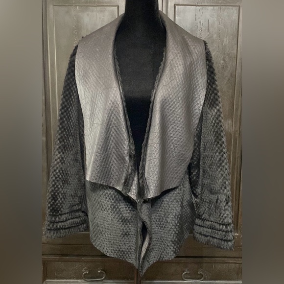 Reversible black faux leather/fur oversized coat -Size Large - Picture 2 of 15